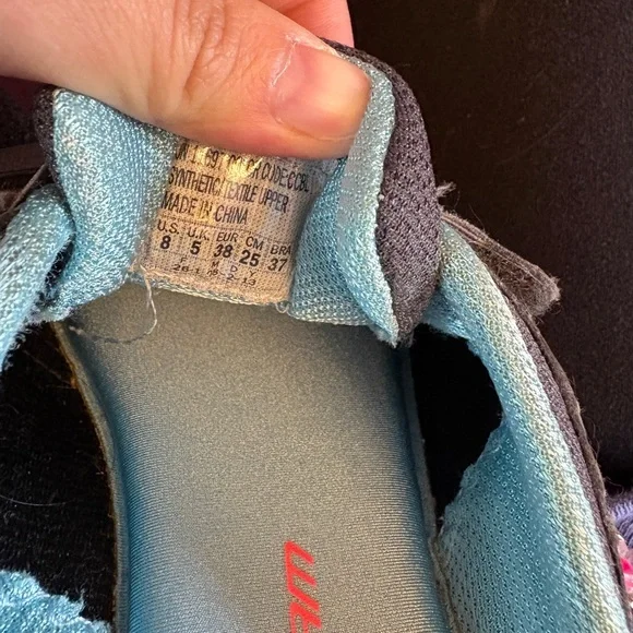 Skechers Relaxed Fit Memory Foam slip on sneakers - size 8 - Picture 4 of 6